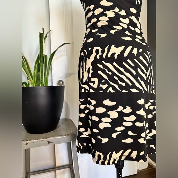 Motherhood Maternity size small Black and Tan Dotted Speckle Dress w/ Tie Front - Picture 12 of 16